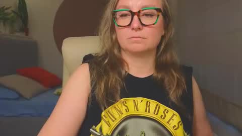 Snapshot of dom_mummy chatting on May 24, 6:02 pm DOM MUMMY online show from May 24, 6:02 pm