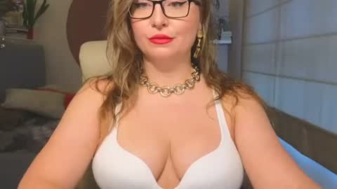 Snapshot of dom_mummy chatting on July 19, 5:44 am DOM MUMMY online show from July 19, 5:44 am