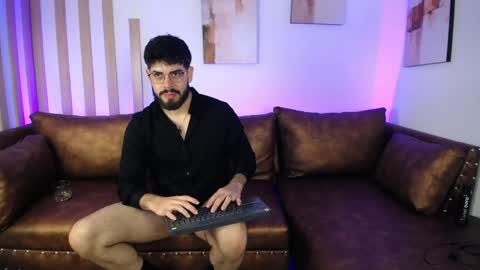 Snapshot of domboy_ chatting on June 9, 8:31 pm domboy online show from June 9, 8:31 pm