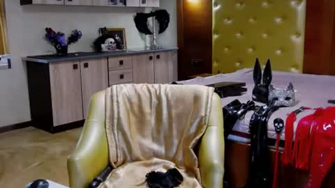 domcaprisse online show from July 28, 12:59 pm