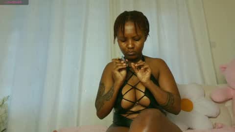 Snapshot of domecesy chatting on August 4, 12:30 pm Amarie noels online show from August 4, 12:30 pm