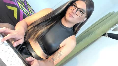 ANGELA online show from October 16, 6:31 pm