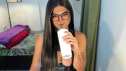 Snapshot of domina_angela chatting on May 5, 7:00 pm ANGELA online show from May 5, 7:00 pm