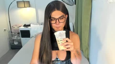 Snapshot of domina_angela chatting on June 17, 1:23 pm ANGELA online show from June 17, 1:23 pm