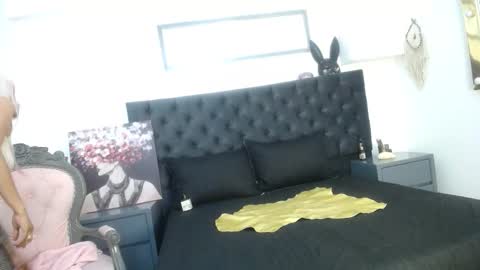 Snapshot of dominakira chatting on November 17, 1:06 pm DominaKira online show from November 17, 1:06 pm