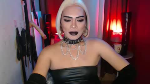 Snapshot of dominantrix_diannaxxx chatting on September 12, 7:08 am diana online show from September 12, 7:08 am