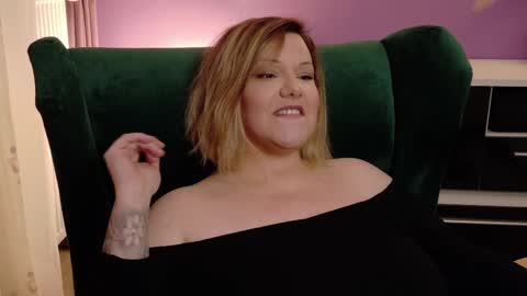 Snapshot of dominasadique chatting on February 22, 10:09 pm SADE online show from February 22, 10:09 pm