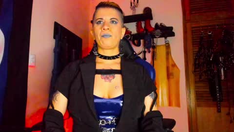 Snapshot of dominatrixblue chatting on January 17, 4:15 pm Dom Blue online show from January 17, 4:15 pm