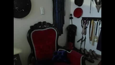 Snapshot of dominatrixblue chatting on October 19, 8:04 am Dom Blue online show from October 19, 8:04 am