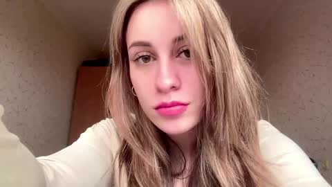 Snapshot of domingadandridge chatting on April 1, 8:37 am Mia online show from April 1, 8:37 am