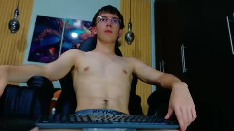 Snapshot of dominic_carminex chatting on October 9, 7:45 pm dominic_carminex online show from October 9, 7:45 pm