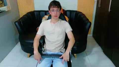 Snapshot of dominic_carminex chatting on October 16, 8:10 pm dominic_carminex online show from October 16, 8:10 pm