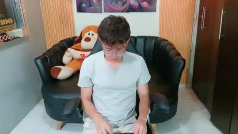 Snapshot of dominic_carminex chatting on October 18, 7:58 pm dominic_carminex online show from October 18, 7:58 pm