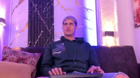 DOMI online show from April 30, 3:24 am