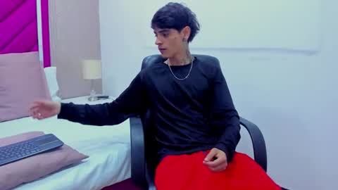 Dominic foox online show from February 4, 12:44 pm