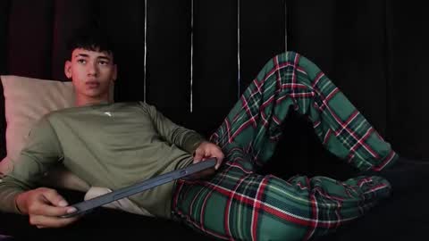 Snapshot of dominic_ghost chatting on November 8, 8:40 pm Dominic online show from November 8, 8:40 pm