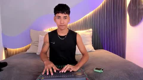 Snapshot of dominic_ghost chatting on November 25, 2:11 am Dominic online show from November 25, 2:11 am