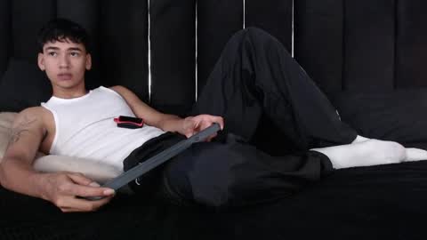 Snapshot of dominic_ghost chatting on April 15, 2:18 am Dominic online show from April 15, 2:18 am