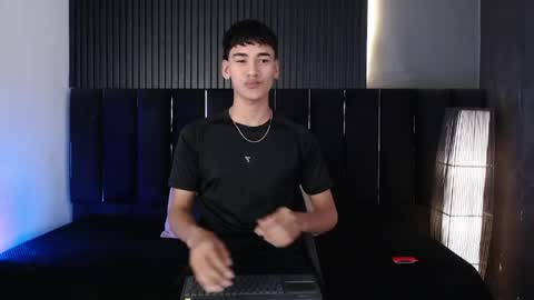Snapshot of dominic_ghost chatting on April 15, 11:16 pm Dominic online show from April 15, 11:16 pm