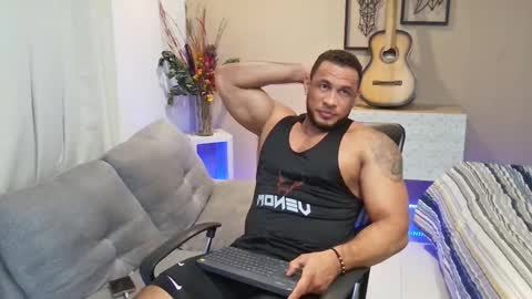 Snapshot of dominic_hulk1 chatting on October 14, 3:18 am dominic_hulk1 online show from October 14, 3:18 am