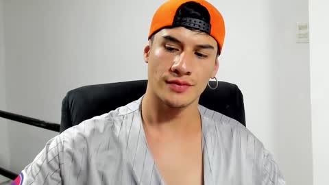 Snapshot of dominic_radccliffe chatting on March 2, 2:36 am Your real love online show from March 2, 2:36 am