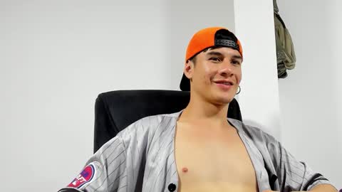 Snapshot of dominic_radccliffe chatting on March 2, 5:08 am Your real love online show from March 2, 5:08 am