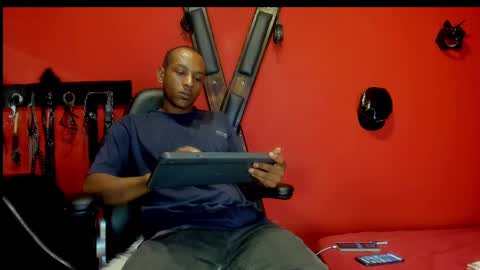 Snapshot of dominic_roux chatting on December 11, 6:58 am dominic online show from December 11, 6:58 am