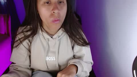 Snapshot of dominica3 chatting on December 1, 9:53 pm online show from December 1, 9:53 pm