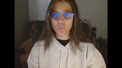 Snapshot of dominica3 chatting on February 15, 4:25 pm online show from February 15, 4:25 pm