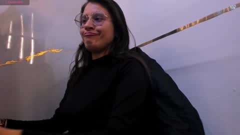 Snapshot of dominica3 chatting on March 3, 1:39 pm online show from March 3, 1:39 pm