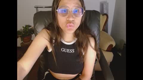 Snapshot of dominica3 chatting on March 13, 11:22 pm online show from March 13, 11:22 pm