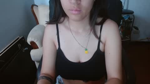 Snapshot of dominica3 chatting on April 12, 3:39 pm online show from April 12, 3:39 pm