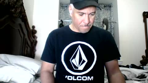 luis online show from July 12, 6:21 pm