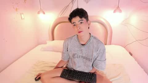Snapshot of dominicjay_ chatting on June 24, 8:30 pm DOMINIC online show from June 24, 8:30 pm