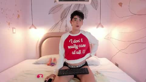 Snapshot of dominicjay_ chatting on July 9, 8:13 pm DOMINIC online show from July 9, 8:13 pm