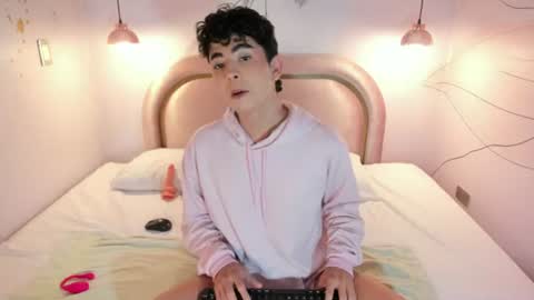 Snapshot of dominicjay_ chatting on July 13, 7:49 pm DOMINIC online show from July 13, 7:49 pm