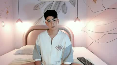 Snapshot of dominicjay_ chatting on July 18, 7:50 pm DOMINIC online show from July 18, 7:50 pm