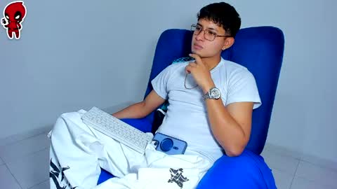  Dominic  online show from May 3, 12:38 am