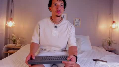 Snapshot of dominik_drake chatting on June 3, 12:19 pm Dominik Drake online show from June 3, 12:19 pm