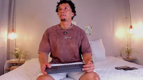 Snapshot of dominik_drake chatting on June 10, 12:59 pm Dominik Drake online show from June 10, 12:59 pm