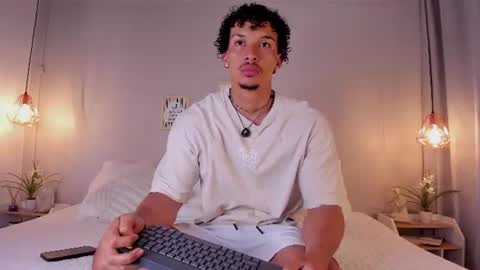Snapshot of dominik_drake chatting on June 19, 12:53 pm Dominik Drake online show from June 19, 12:53 pm