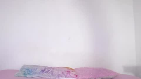 Snapshot of dominika_angel chatting on May 28, 2:20 am online show from May 28, 2:20 am