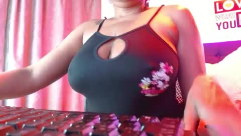 Snapshot of domink_gilr chatting on May 24, 8:41 am D O M I N K online show from May 24, 8:41 am