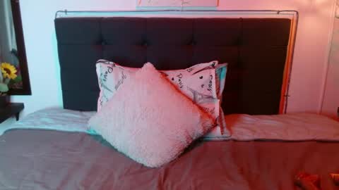 Snapshot of domink_gilr chatting on June 1, 7:32 am D O M I N K online show from June 1, 7:32 am