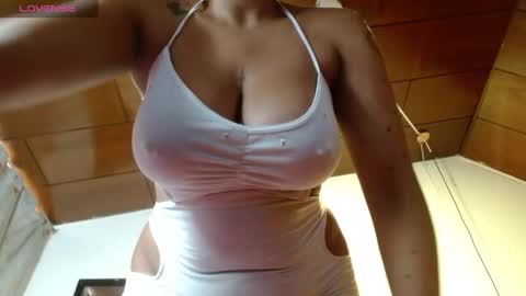Snapshot of domink_gilr chatting on June 3, 7:19 pm D O M I N K online show from June 3, 7:19 pm
