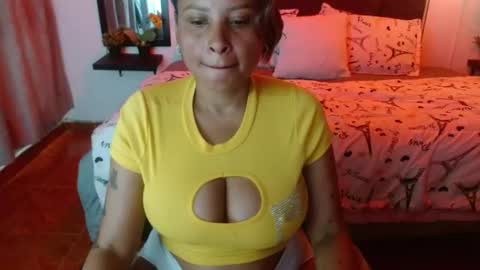 Snapshot of domink_gilr chatting on June 10, 8:19 pm D O M I N K online show from June 10, 8:19 pm