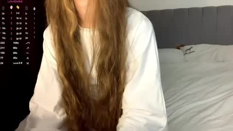 Kira online show from May 7, 1:44 am