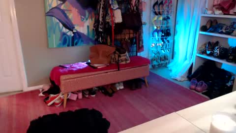 Snapshot of dommetomorrow chatting on July 6, 1:02 am DommeTomorrow online show from July 6, 1:02 am