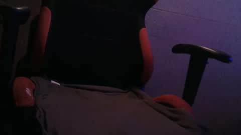 Snapshot of domse999 chatting on September 27, 3:33 am domse999 online show from September 27, 3:33 am