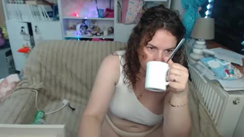 Snapshot of domsublady chatting on June 5, 11:27 am Mistress online show from June 5, 11:27 am